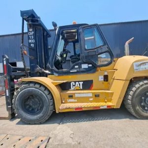 Montacargas CATERPILLAR P33000 2011